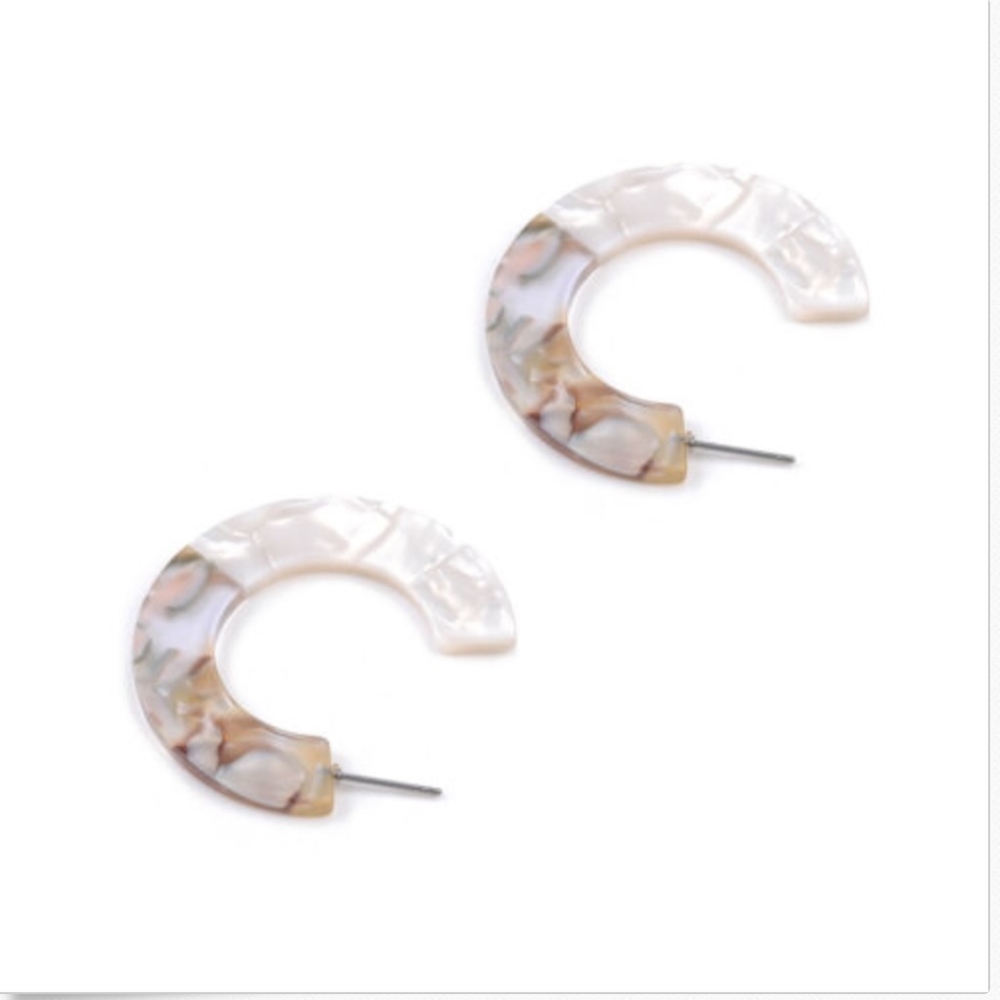 🐶Acrylic tortoise two tone pearl hoops